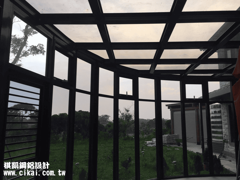 【工程實績】桃園-圓弧型採光罩改為玻璃屋~