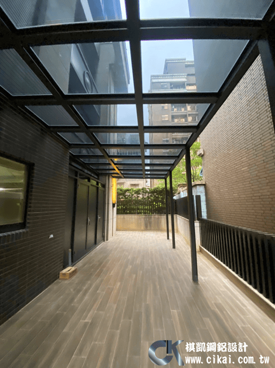 【工程實績】新北市樹林區-H型雨遮.玻璃屋.儲物間