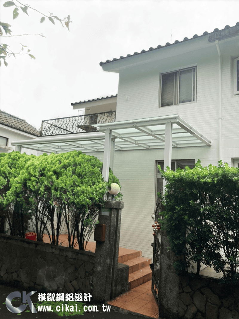 【工程實績】新北市新店區-玻璃雨遮