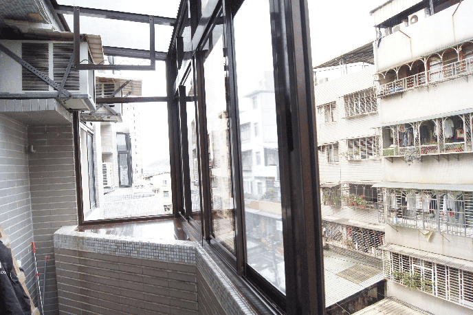 【工程實績】中央北路蔡小姐-外凸窗採光屋、雨遮
