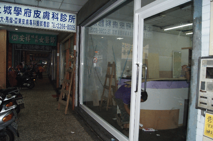 【工程實績】土城學府路-店面門