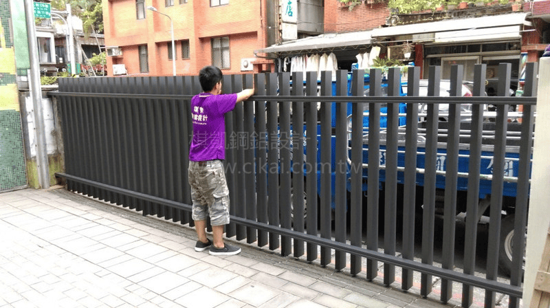【工程實績】大門方管鋁格柵