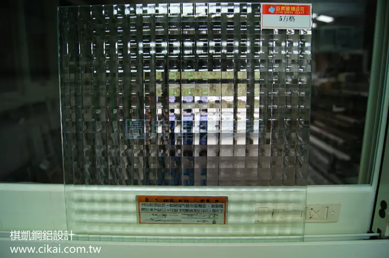 棋凱鋼鋁-壓花玻璃5mm方格玻璃